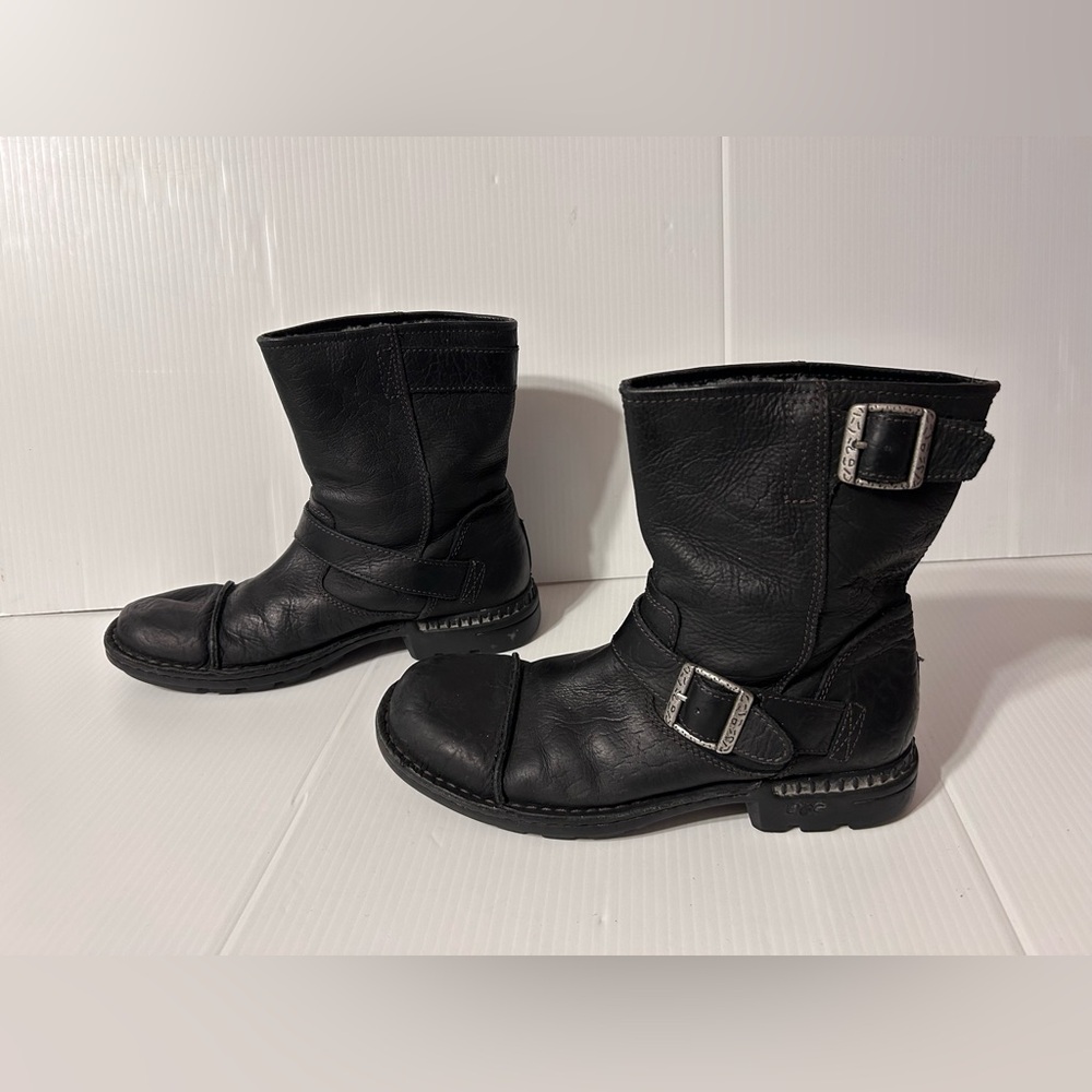 UGG SN3040 black leather sheepskin-lined winter combat buckle boots men size 8 - Picture 2 of 13